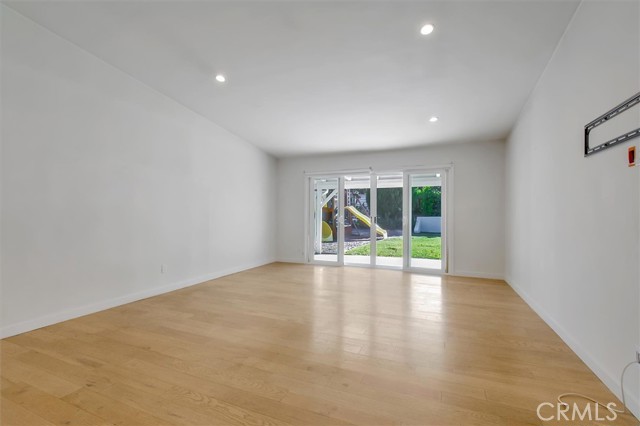 Detail Gallery Image 28 of 66 For 24216 Calvert St, Woodland Hills,  CA 91367 - 5 Beds | 3/1 Baths