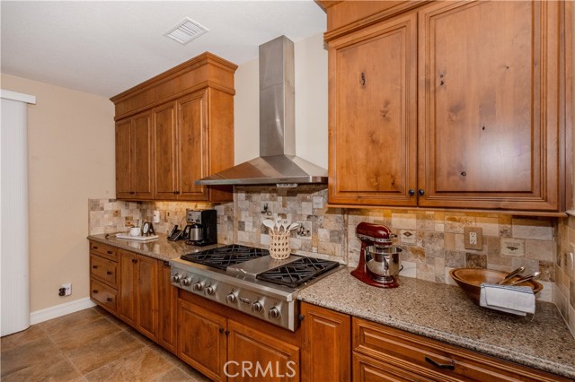 3384 Amethyst Street, Corona CA: https://media.crmls.org/medias/2f75e0f3-c96e-4750-8eec-30a2e47d99dc.jpg