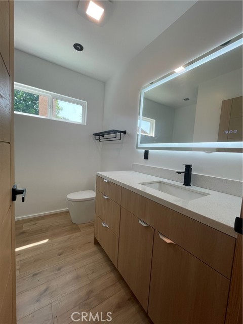 Detail Gallery Image 3 of 5 For 1713 W Alameda Ave, Burbank,  CA 91506 - 3 Beds | 2 Baths