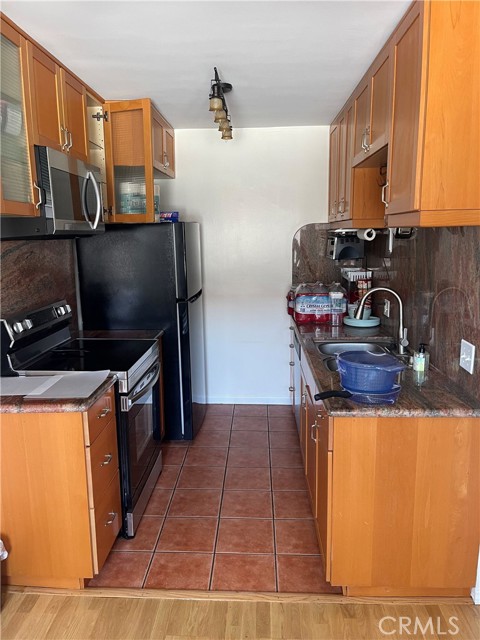 3813 Huron Avenue, Culver City CA: https://media.crmls.org/medias/2f776c00-67af-4be0-a279-27fd4eb835e5.jpg