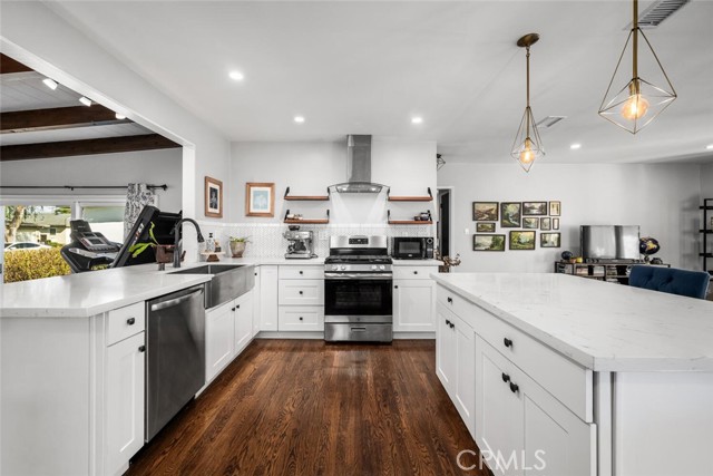 Detail Gallery Image 7 of 59 For 6110 E Walton St, Long Beach,  CA 90815 - 3 Beds | 2 Baths