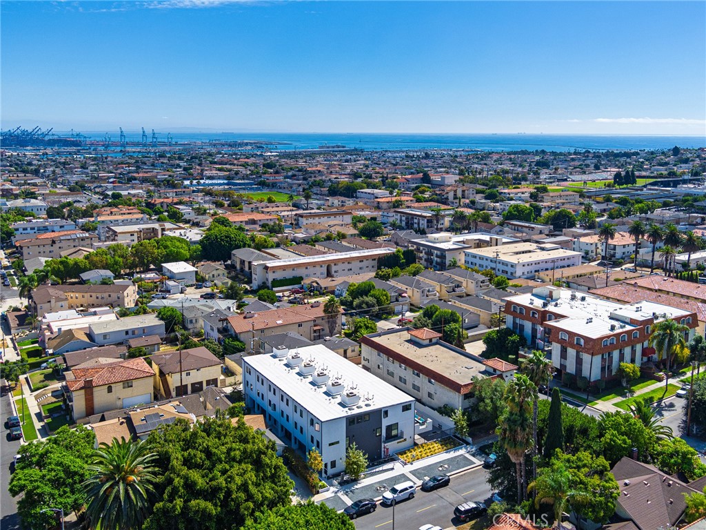 https://media.crmls.org/medias/2f78b77d-c590-4941-8359-9bfd9143b0a9.jpg?preset=X-Large