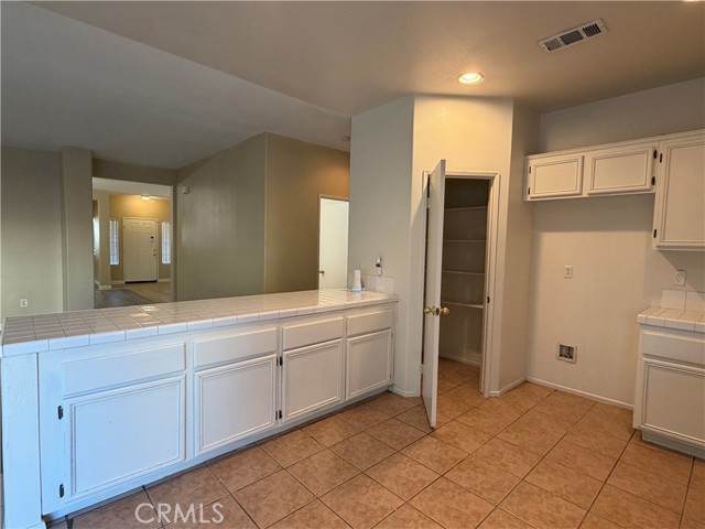 Detail Gallery Image 8 of 31 For 14651 Indian Wells, Victorville,  CA 92394 - 4 Beds | 3 Baths