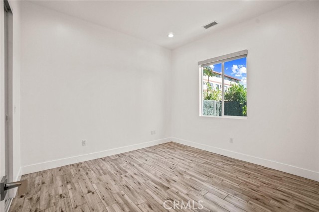 7304 Woodley Ave, Van Nuys CA: https://media.crmls.org/medias/2f794076-8024-4c32-933d-061f58973c28.jpg