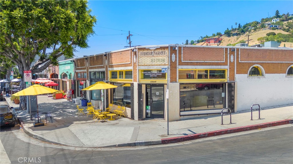 https://media.crmls.org/medias/2f79c9eb-37a5-433e-b943-da95c30031cd.jpg?preset=X-Large