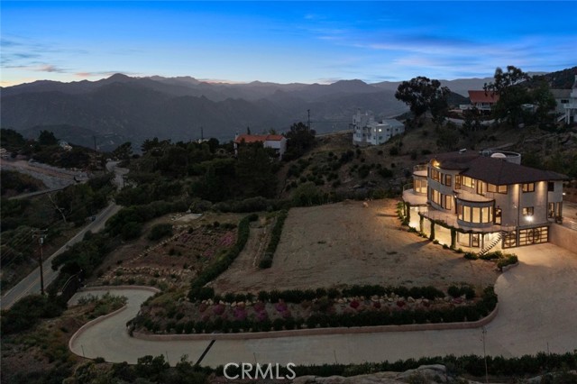24517 Piuma Road, Malibu CA: https://media.crmls.org/medias/2f7be826-90e0-4da9-b741-484d495c9133.jpg