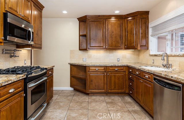 Detail Gallery Image 12 of 40 For 116 N Canyon, Monrovia,  CA 91016 - 5 Beds | 4 Baths
