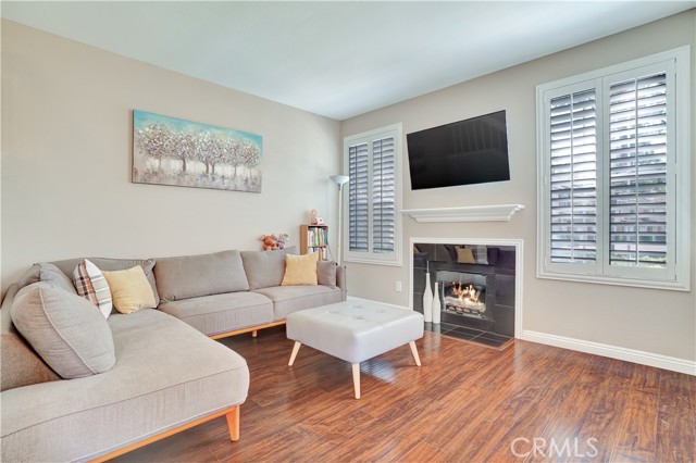 234 Gallery Way, Tustin CA: https://media.crmls.org/medias/2f7d52b1-7223-45a1-b0a7-47141127c545.jpg
