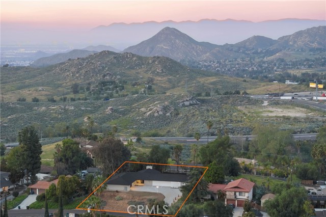 Detail Gallery Image 3 of 57 For 20079 Westpoint Dr, Riverside,  CA 92507 - 3 Beds | 2 Baths