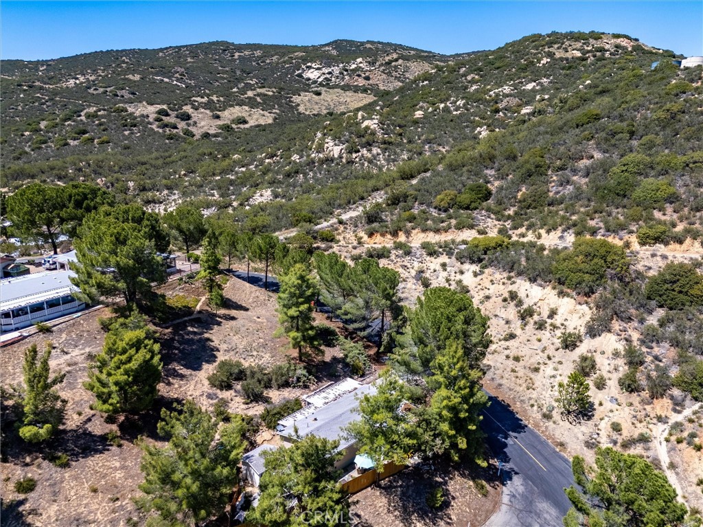 https://media.crmls.org/medias/2f7f28e4-0152-423f-bc14-b198e80a9eeb.jpg?preset=X-Large