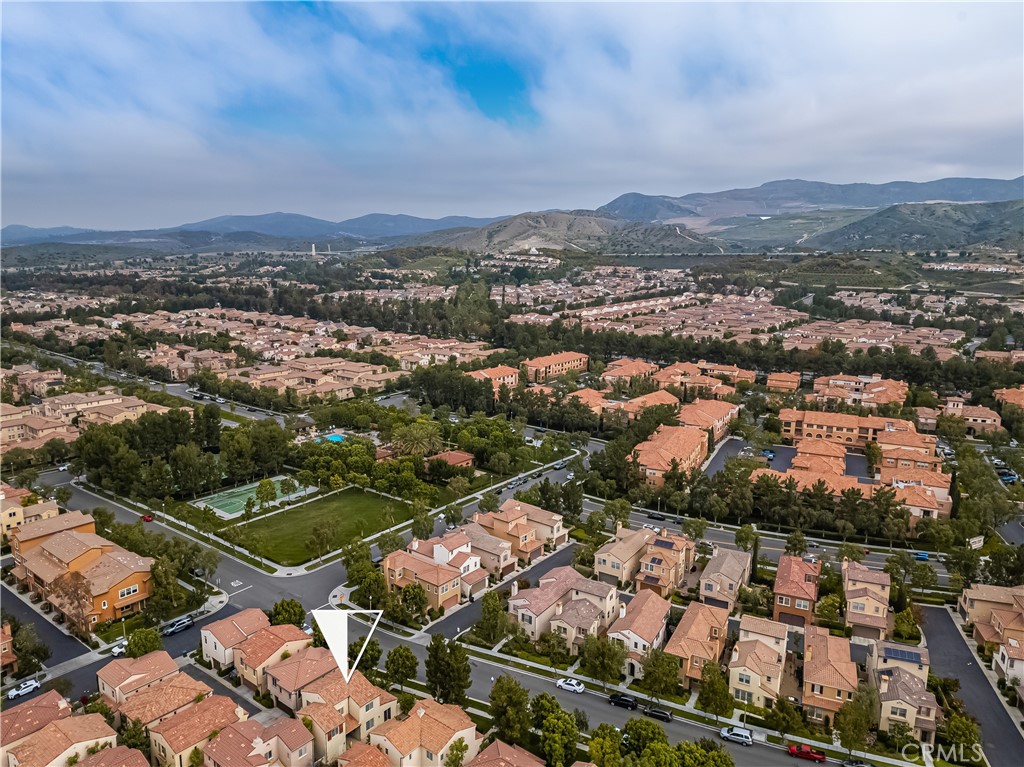 https://media.crmls.org/medias/2f7f6543-acb0-4a2b-9f63-459d37339657.jpg?preset=X-Large