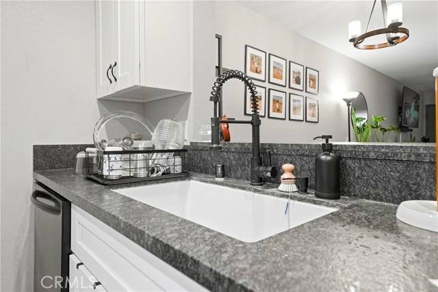 15225 Santa Gertrudes Avenue, La Mirada CA: https://media.crmls.org/medias/2f7f8a46-e400-46fe-b63f-3135db8c46d1.jpg
