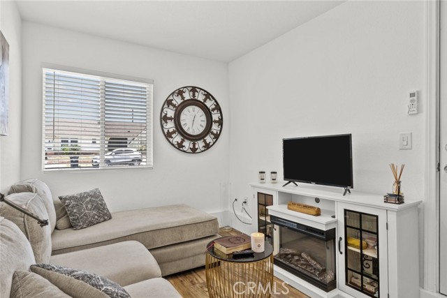 7750 Eton Avenue, Canoga Park CA: https://media.crmls.org/medias/2f805718-a1b1-44e0-9757-c57bfccb9ea1.jpg