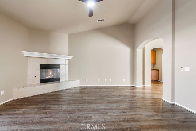 6834 Phoenix Court, Hesperia CA: https://media.crmls.org/medias/2f80860b-8f30-4daf-bc3b-eade8723583f.jpg