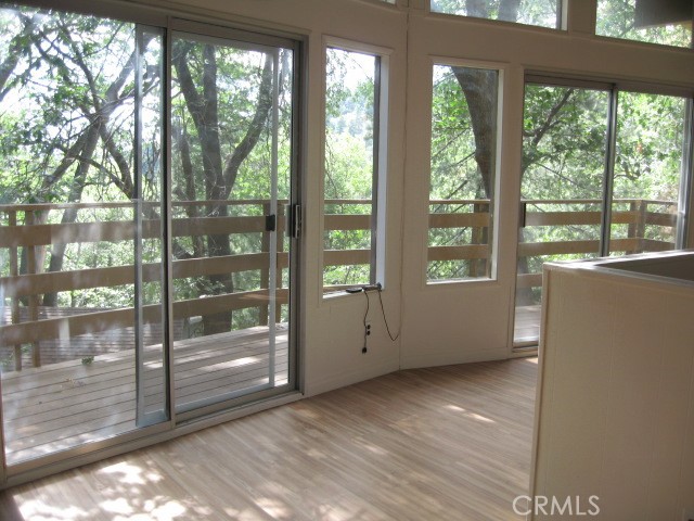 Detail Gallery Image 9 of 19 For 2756 Circle Dr, Running Springs,  CA 92382 - 2 Beds | 1/1 Baths