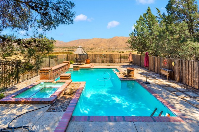 6375 Arrowhead Lake Road, Hesperia CA: https://media.crmls.org/medias/2f82cc5a-63ea-47da-bae8-93d1eecb976c.jpg
