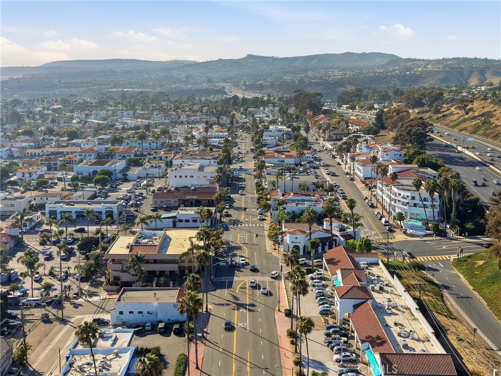https://media.crmls.org/medias/2f82e40f-9954-4f1b-b944-f5b6456a7d36.jpg?preset=X-Large