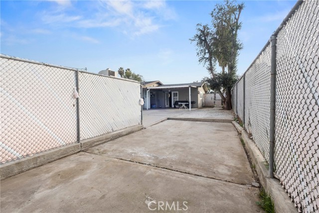 Detail Gallery Image 15 of 23 For 1320 White Ln, Bakersfield,  CA 93307 - 4 Beds | 2 Baths