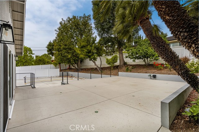 19201 Barrett Lane, North Tustin CA: https://media.crmls.org/medias/2f83d329-92d5-426a-9086-4c33362902e3.jpg