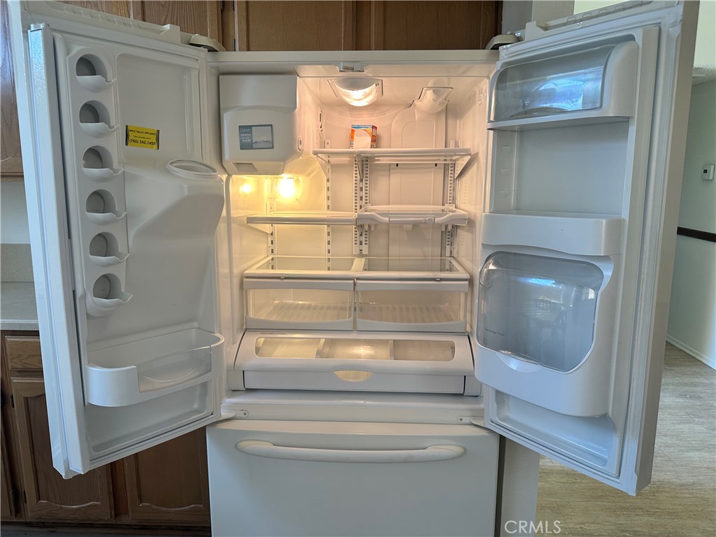 https://media.crmls.org/medias/2f84b09a-2577-4cb3-a627-840d2ff1b20e.jpg?preset=X-Large