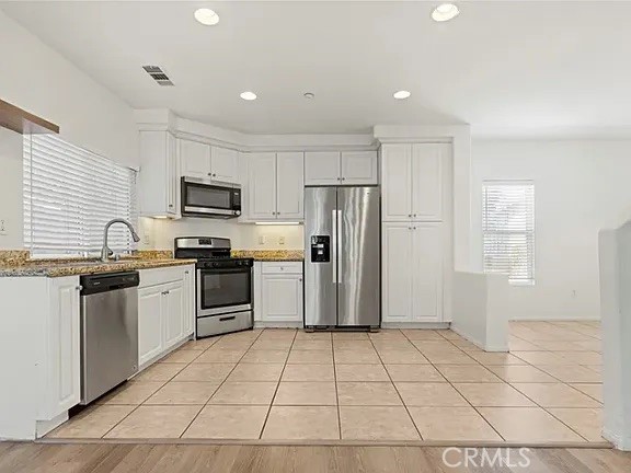 Detail Gallery Image 3 of 21 For 3812 Carrotwood St, Riverside,  CA 92501 - 3 Beds | 2/1 Baths