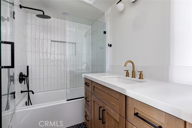 5443 1/2 Blackwelder, Los Angeles CA: https://media.crmls.org/medias/2f8676b1-f0f5-4268-9d80-f289bfd59cfe.jpg