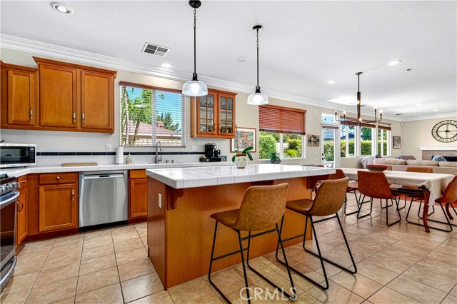 Detail Gallery Image 8 of 29 For 21803 Delany Ln, Canoga Park,  CA 91304 - 3 Beds | 3 Baths