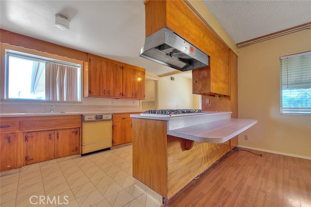Detail Gallery Image 5 of 14 For 7461 Archibald Ave, Rancho Cucamonga,  CA 91730 - 3 Beds | 2/1 Baths