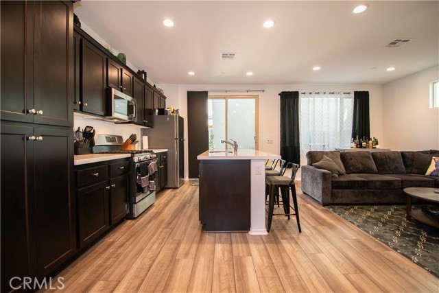 Detail Gallery Image 4 of 38 For 29392 Tourmaline Way, Winchester,  CA 92596 - 3 Beds | 2/1 Baths