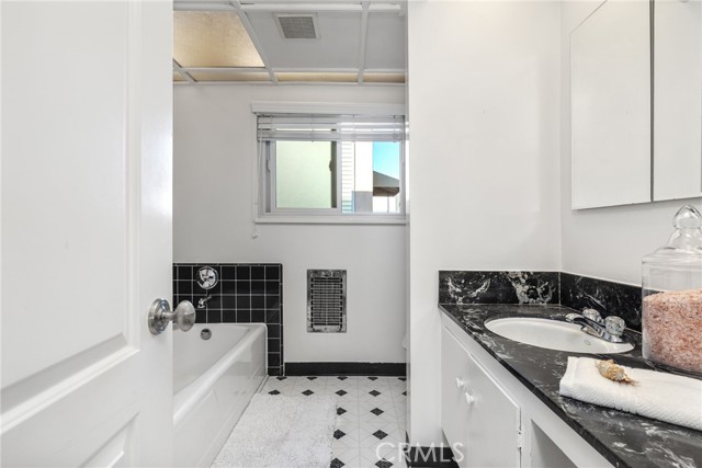 2701 Valley Drive, Manhattan Beach, California 90266, 4 Bedrooms Bedrooms, ,2 BathroomsBathrooms,Residential,Sold,Valley,SB23158108