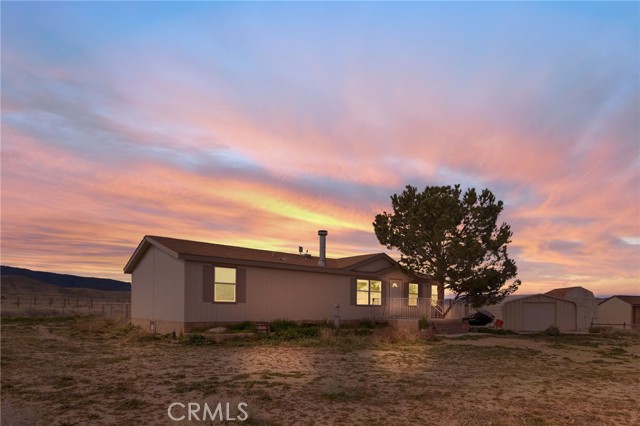 Detail Gallery Image 1 of 38 For 49611 Three Points Rd, Lancaster,  CA 93536 - 3 Beds | 2 Baths