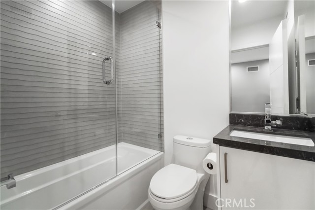 Detail Gallery Image 34 of 47 For 6230 Beeman Ave, North Hollywood,  CA 91606 - 6 Beds | 4/2 Baths