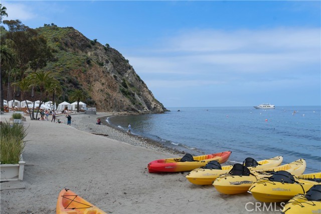 Detail Gallery Image 35 of 44 For 358 Metropole Ave, Avalon,  CA 90704 - 5 Beds | 4 Baths