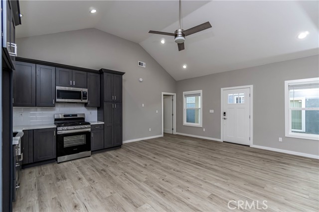 Detail Gallery Image 6 of 22 For 13940 Brightwell Ave, Paramount,  CA 90723 - 2 Beds | 2 Baths