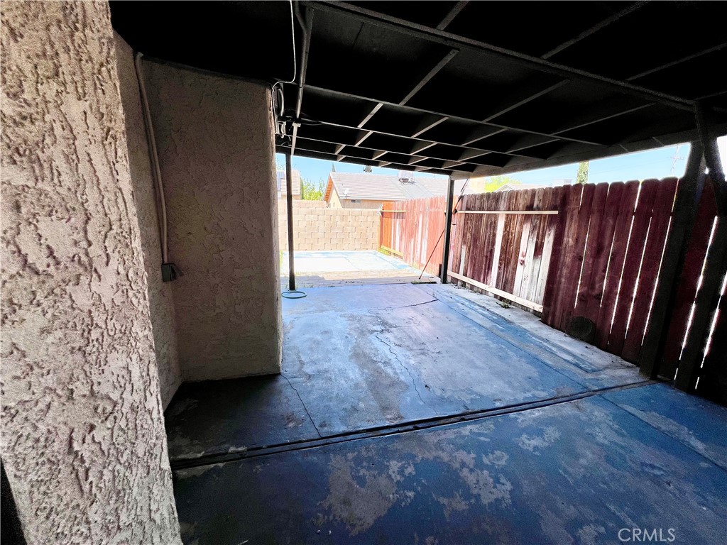 https://media.crmls.org/medias/2f8aeb5d-e252-4017-a57a-46fc028a7ed3.jpg?preset=X-Large