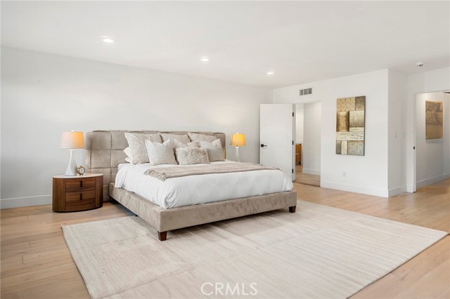 5265 Del Moreno Drive, Woodland Hills CA: https://media.crmls.org/medias/2f8b1f4d-eb1d-463c-a8d0-a95542395ea0.jpg