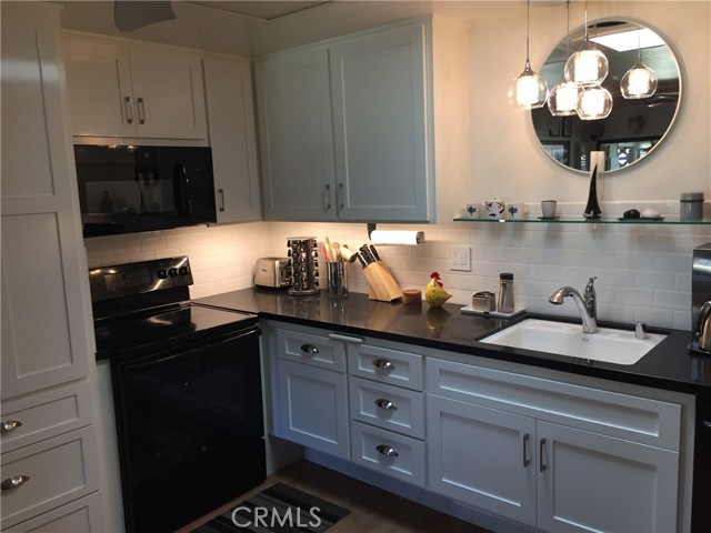 Detail Gallery Image 3 of 5 For 13421 Danbury, Seal Beach,  CA 90740 - 2 Beds | 1 Baths