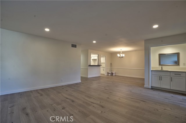 Detail Gallery Image 5 of 23 For 16022 Moorpark St #101,  Encino,  CA 91436 - 2 Beds | 2/1 Baths