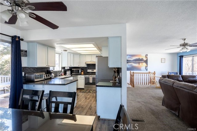 Detail Gallery Image 12 of 31 For 40565 Big Bear Blvd, Big Bear Lake,  CA 92315 - 3 Beds | 2/2 Baths