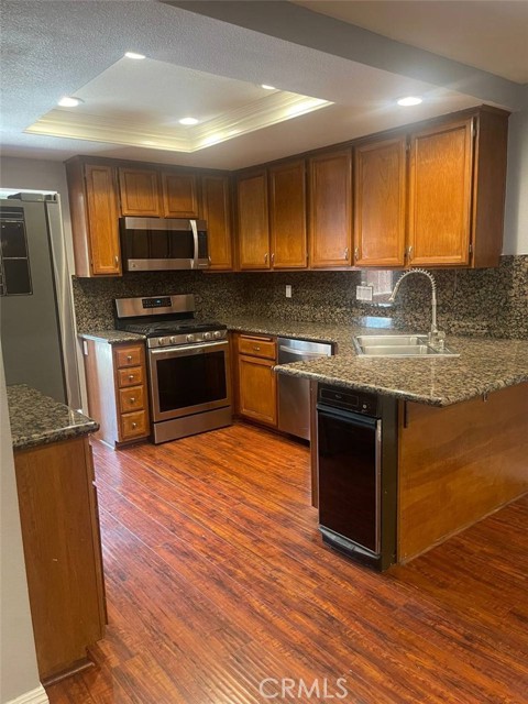 22142 Summit Hill Drive, Lake Forest CA: https://media.crmls.org/medias/2f8c9752-509d-4129-92d6-2ead913a66e4.jpg