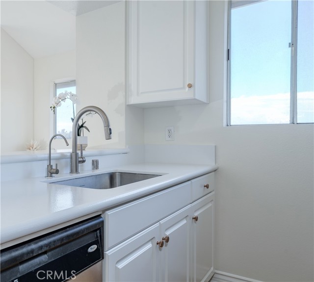 20251 Cape Coral Lane, Huntington Beach CA: https://media.crmls.org/medias/2f8ceecf-642c-4e85-bbcd-b6b089302d12.jpg