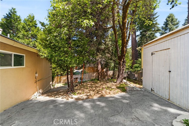 31686 Luring Pines Circle, Running Springs, CA 92382