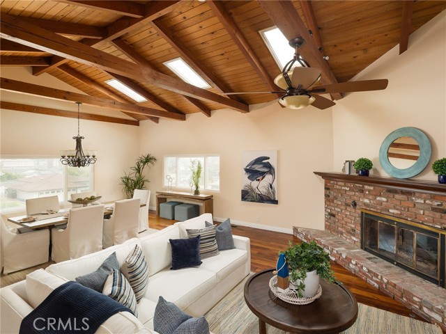 Detail Gallery Image 4 of 26 For 714 W Mariposa Ave, El Segundo,  CA 90245 - 5 Beds | 3/1 Baths