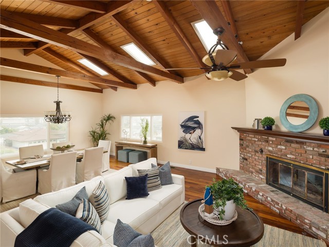 Detail Gallery Image 4 of 26 For 714 W Mariposa Ave, El Segundo,  CA 90245 - 5 Beds | 3/1 Baths