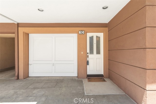 10 Palmieri Aisle, Irvine CA: https://media.crmls.org/medias/2f8d9eb9-18db-435e-8630-b946e698318a.jpg