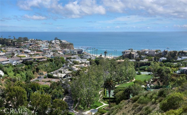 1131 Emerald Bay, Laguna Beach CA: https://media.crmls.org/medias/2f8ed76b-59ad-458a-9eb0-ba25bca50df9.jpg