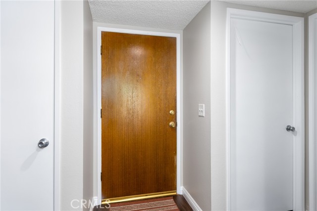 Detail Gallery Image 3 of 22 For 1270 Mohave Dr, Colton,  CA 92324 - 2 Beds | 2 Baths