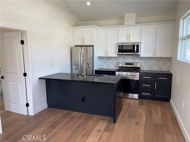 23664 Community Street, West Hills CA: https://media.crmls.org/medias/2f8f65e9-7625-4d30-ace5-1a8d48daa6b2.jpg