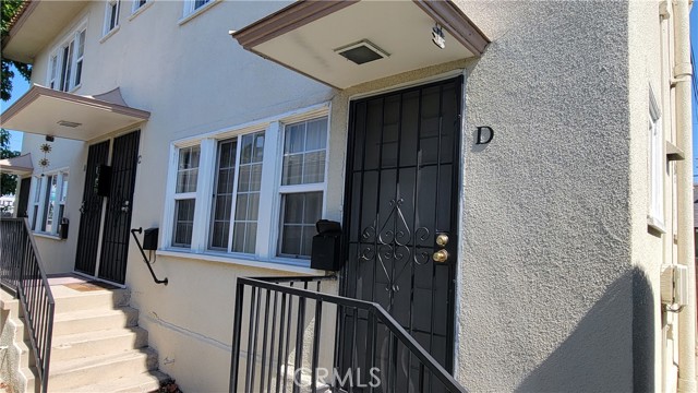 2415 E 7th Street, Long Beach CA: https://media.crmls.org/medias/2f8f8293-5a0b-4ece-b529-5d1f6c9a51fe.jpg