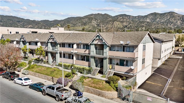 Detail Gallery Image 2 of 43 For 13144 Bromont, Sylmar,  CA 91342 - 2 Beds | 2 Baths